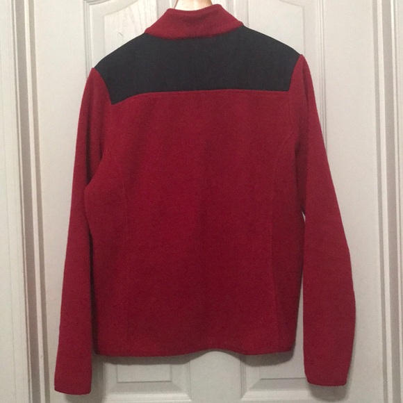 Vineyard Vine fleece pullover. Hole in left sleeve. Size Large - Picture 6 of 6